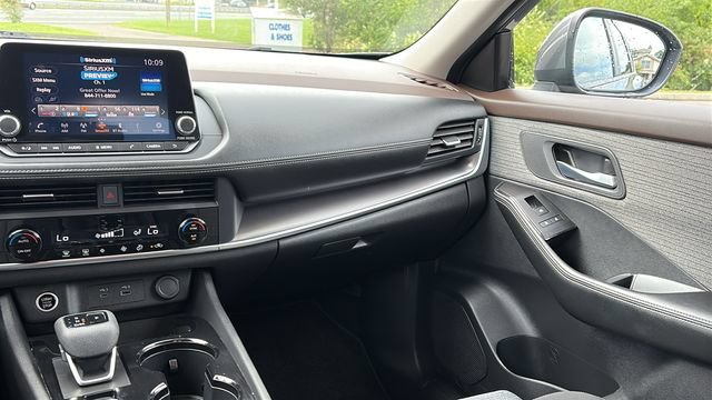 Used 2023 Nissan Rogue SV AWD/4WD image 25