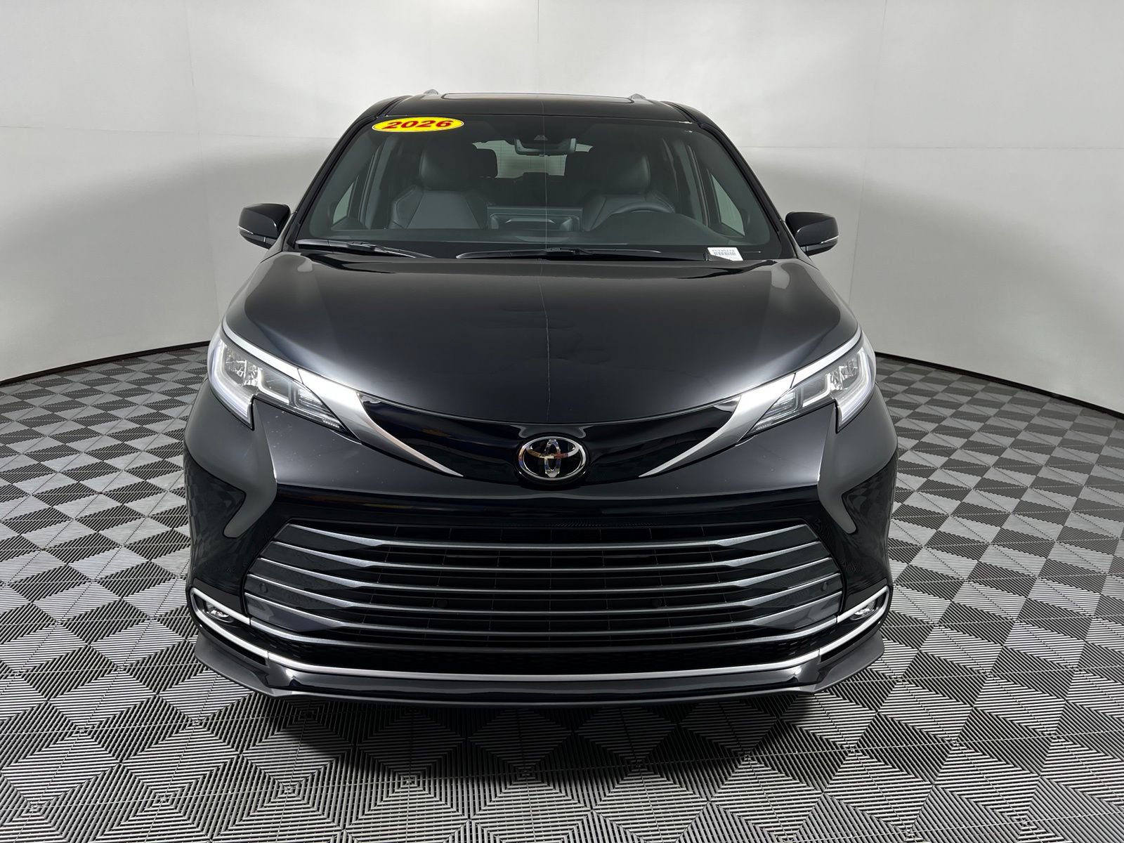 Used 2026 Toyota Sienna Limited FWD image 2