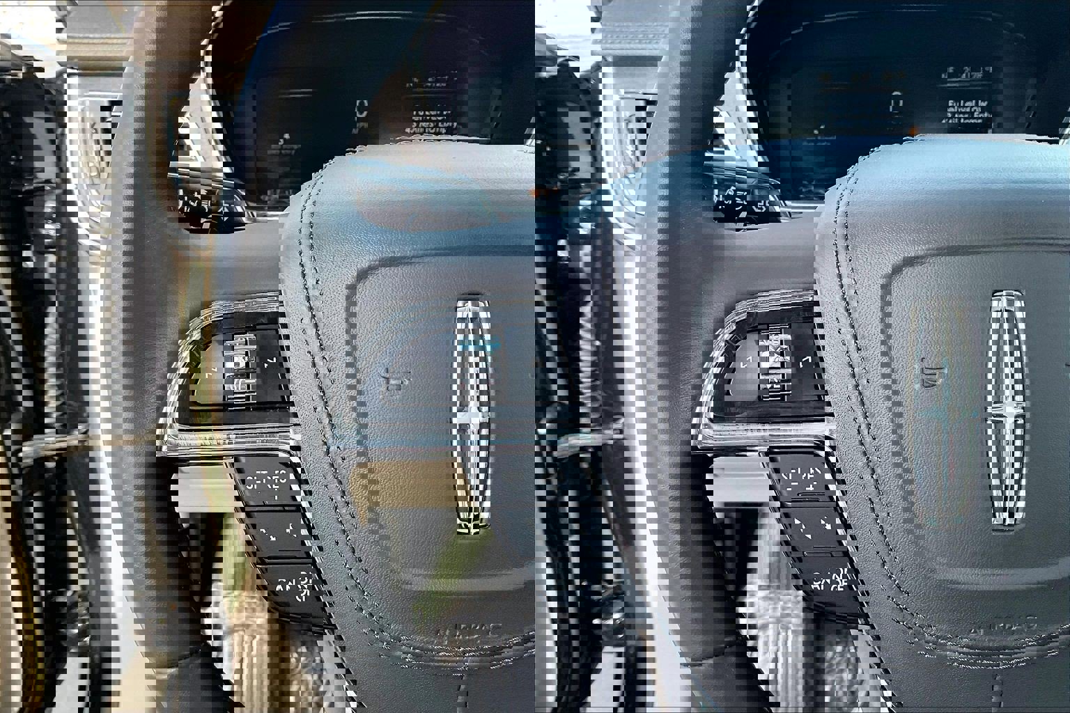 Used 2019 Lincoln Continental Select image 11