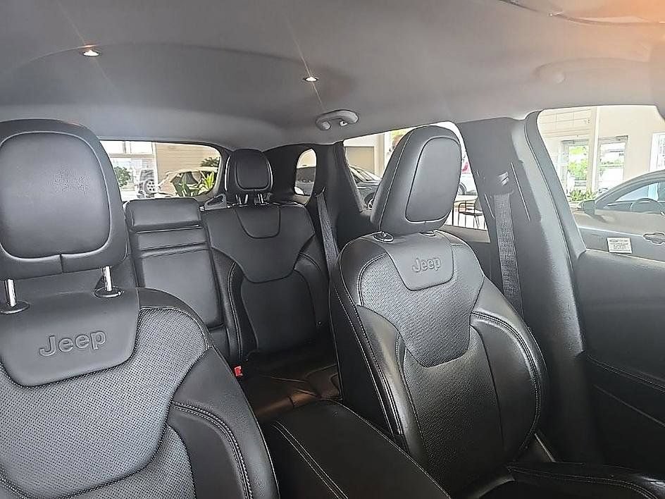 Used 2019 Jeep Cherokee Limited AWD/4WD image 38