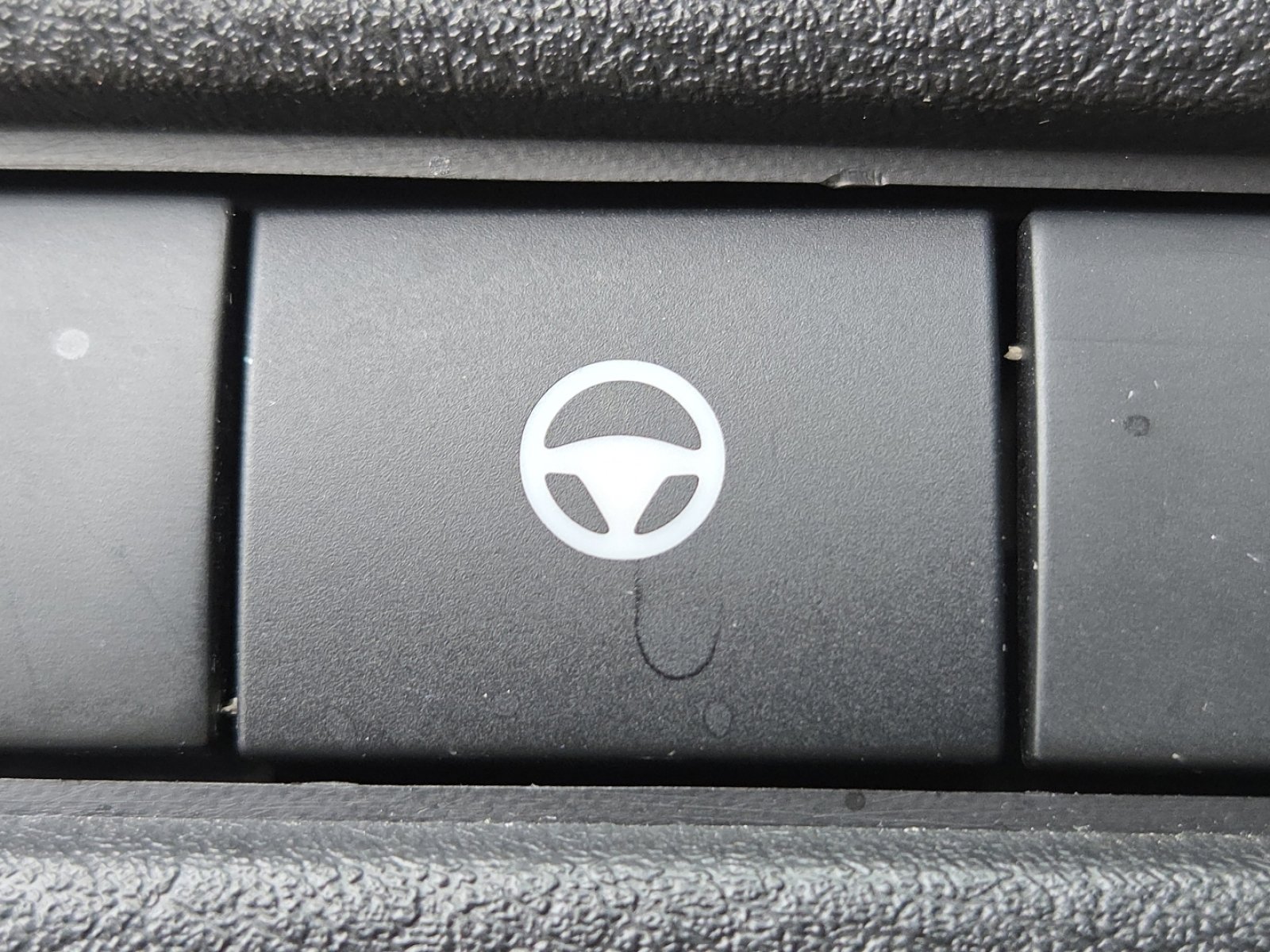 Used 2024 Nissan Rogue SV image 27