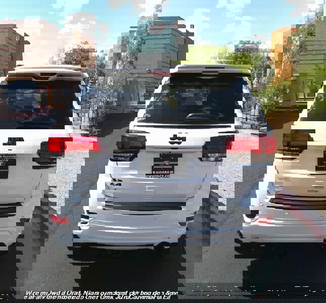 Used 2020 Jeep Grand Cherokee Altitude image 6