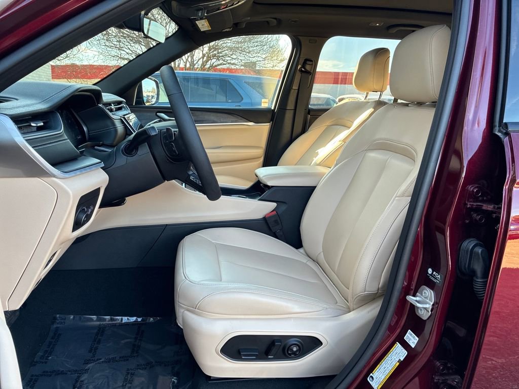 Used 2025 Jeep Grand Cherokee Limited image 9