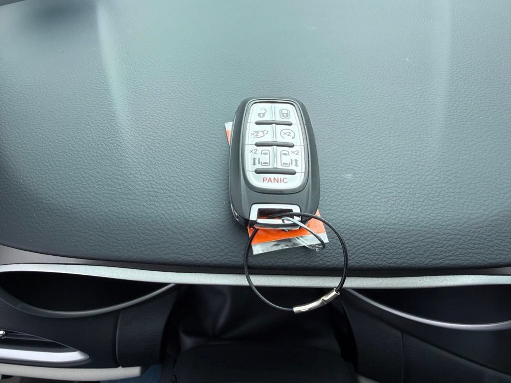 Used 2023 Chrysler Pacifica Touring-L FWD image 36