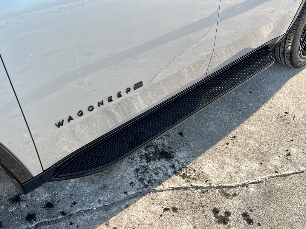 Used 2024 Jeep Wagoneer Series II w/ Convenience Group I image 9