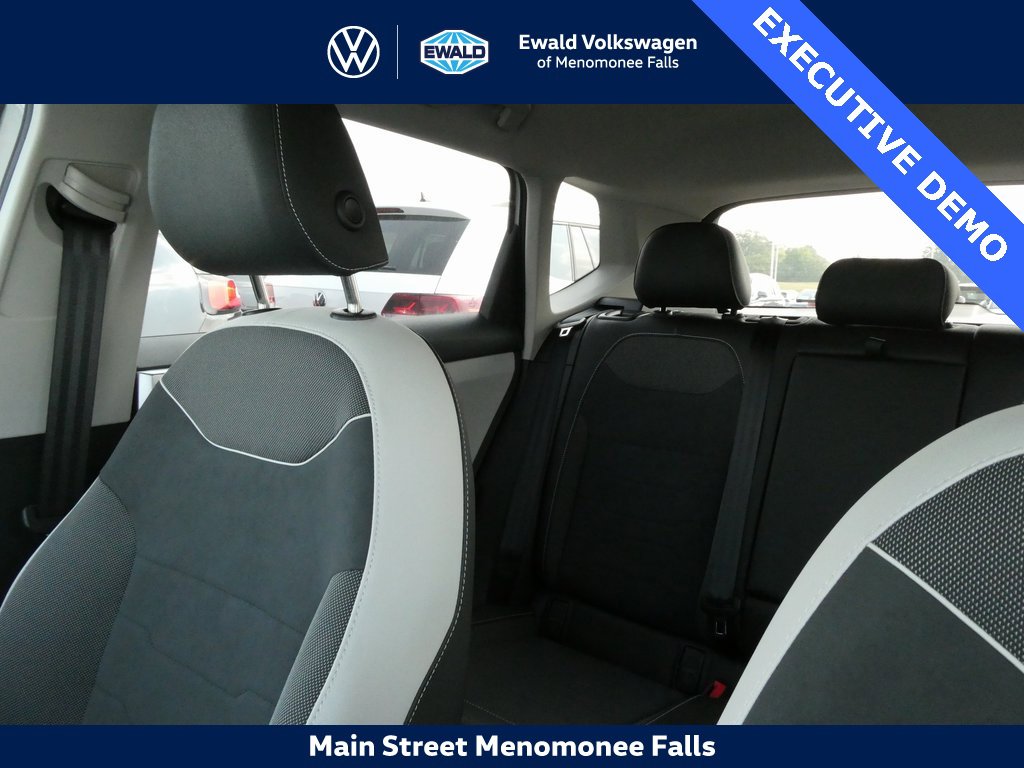Certified 2025 Volkswagen Taos SE image 36