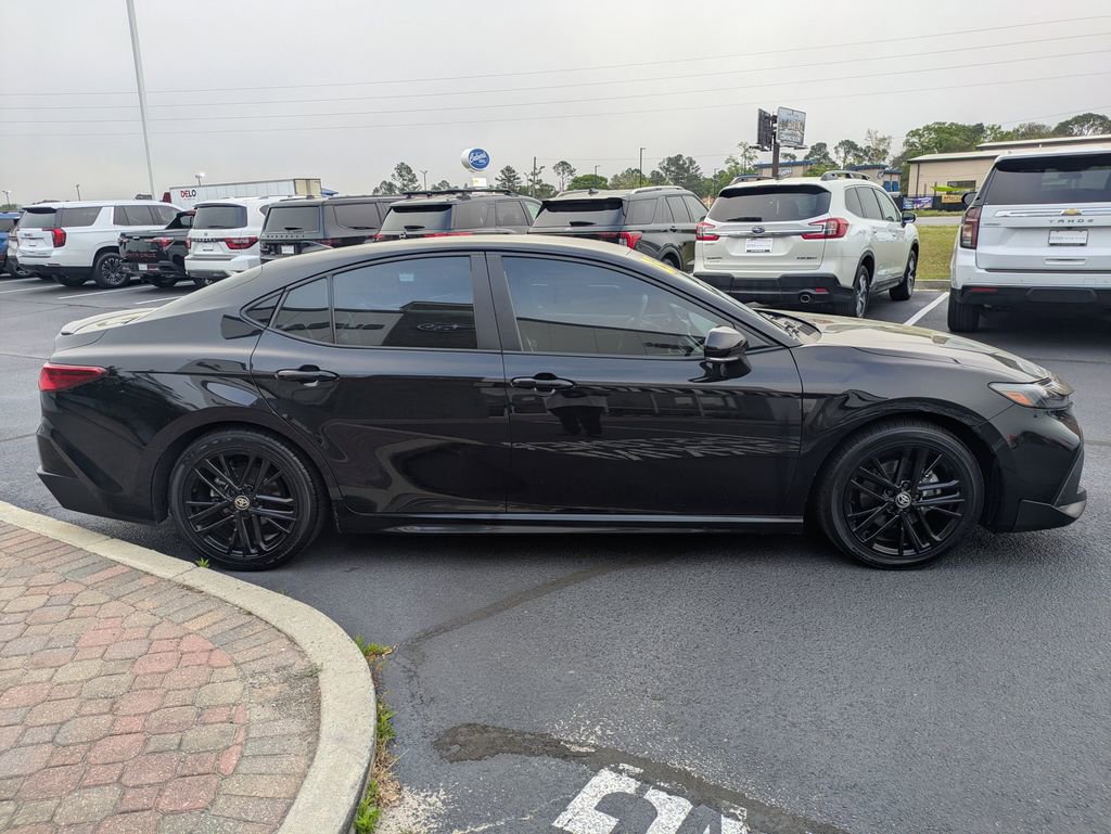 Used 2025 Toyota Camry SE w/ Convenience Package image 4