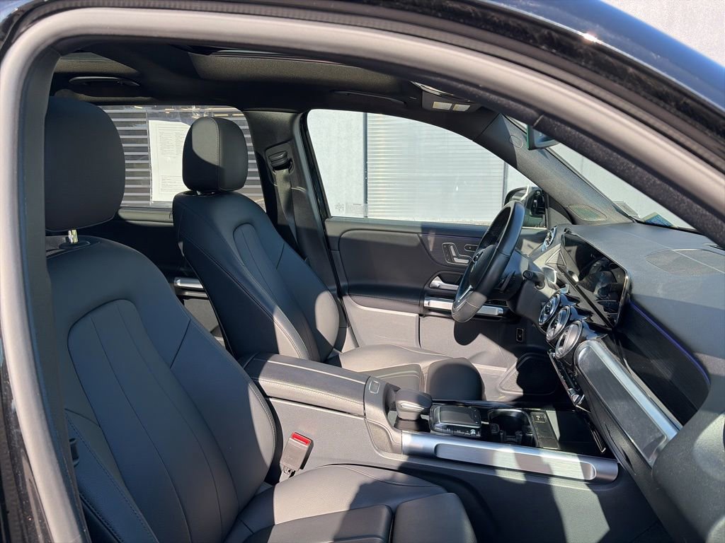 Used 2023 Mercedes-Benz GLB 250 4MATIC image 9