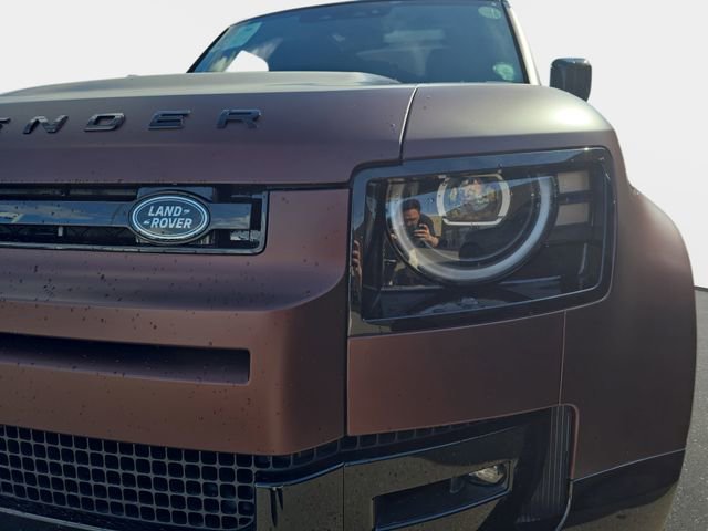 New 2026 Land Rover Defender 130 X-Dynamic SE image 18