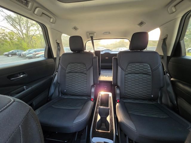 Used 2022 Nissan Pathfinder SV w/ SV Premium Package image 29