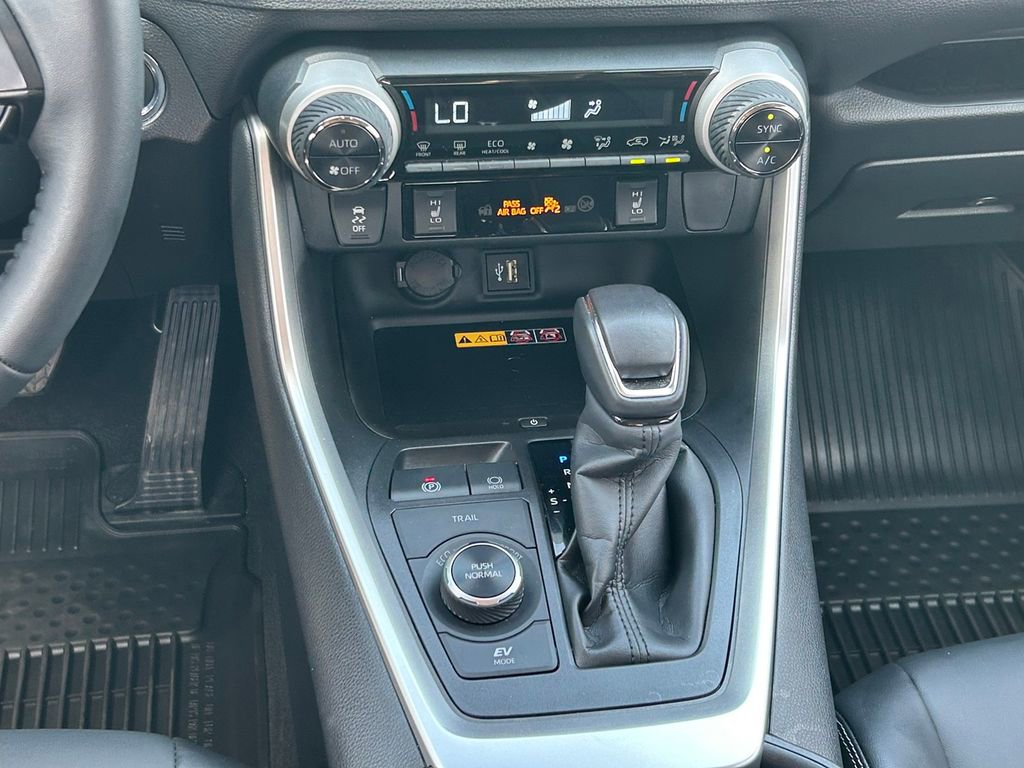 Used 2025 Toyota RAV4 XLE Premium w/ Weather Package AWD/4WD image 22