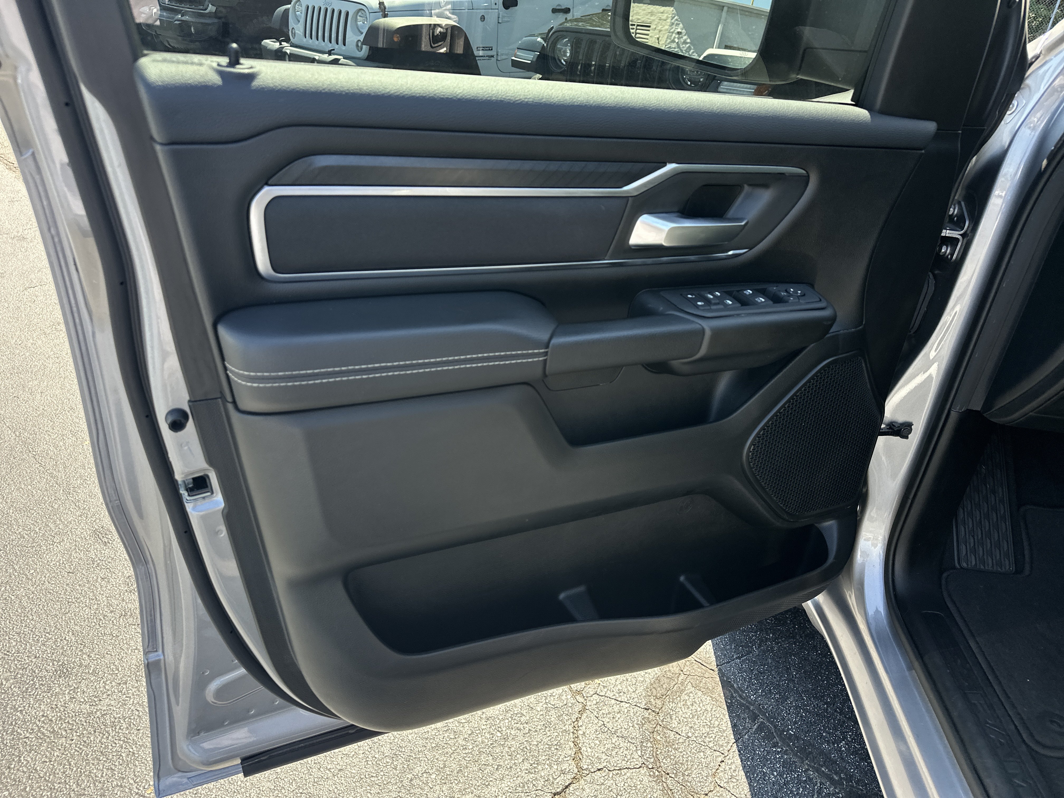 Used 2025 RAM 1500 Big Horn AWD/4WD image 12