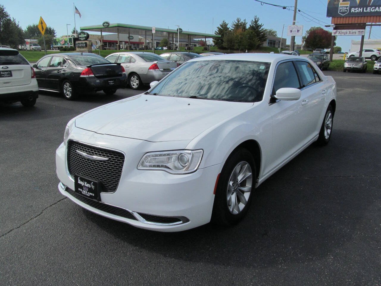 Used 2019 Chrysler 300 Touring RWD image 1