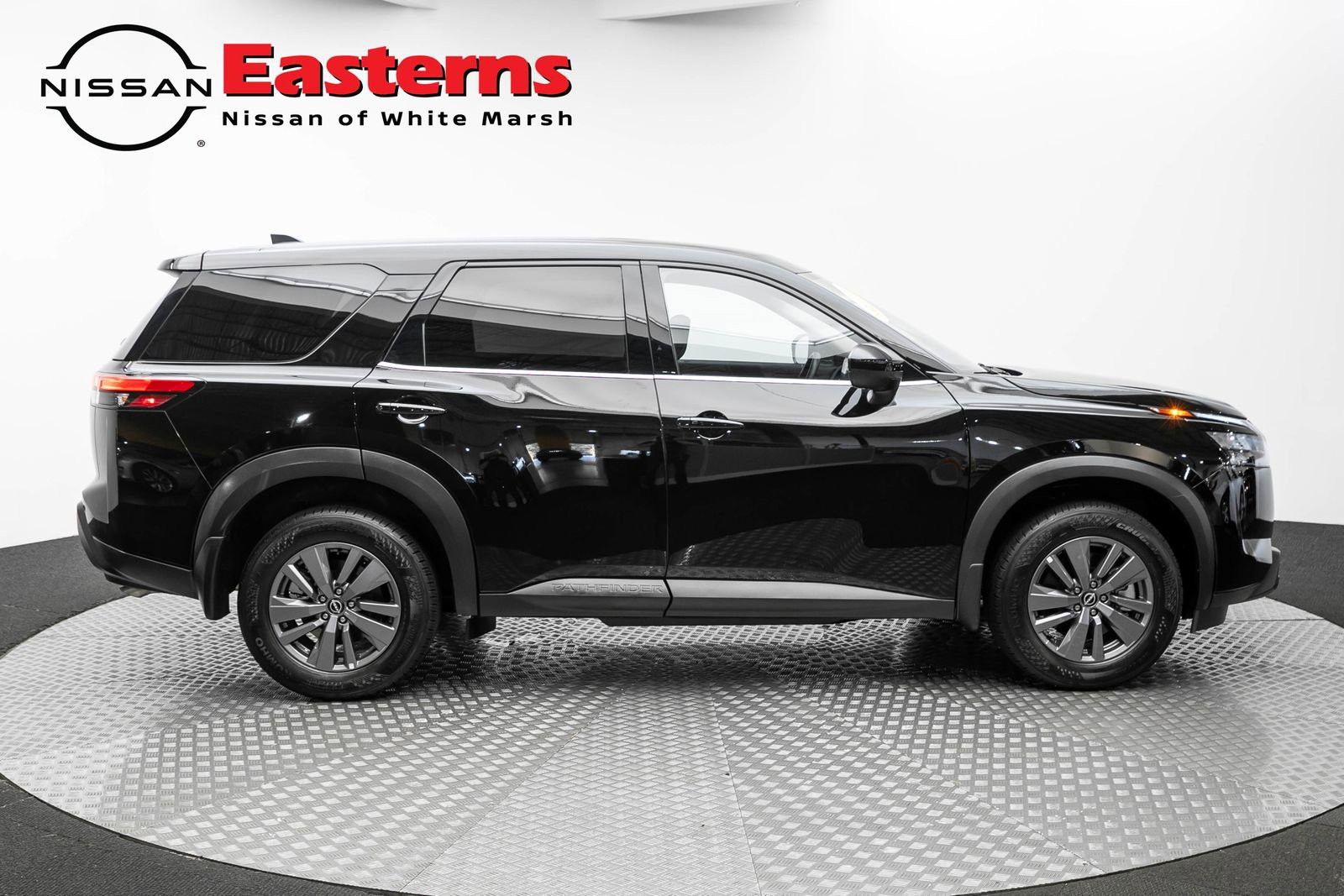 Used 2025 Nissan Pathfinder S image 4