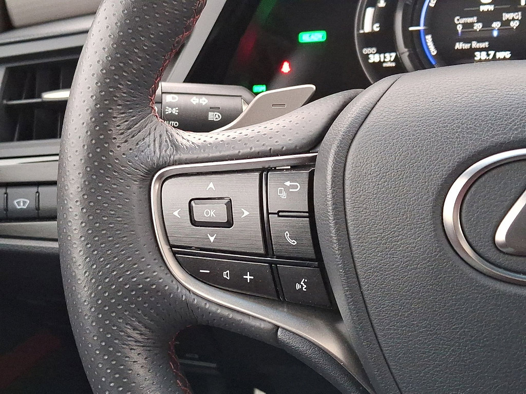 Used 2023 Lexus ES 300h F Sport image 17