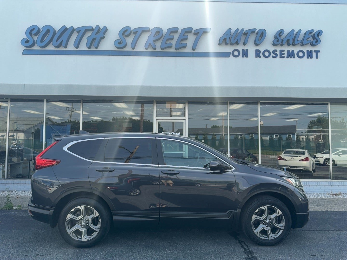 Used 2017 Honda CR-V EX image 1