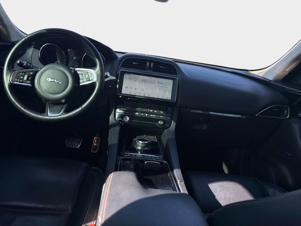 Used 2019 Jaguar F-PACE Prestige image 13