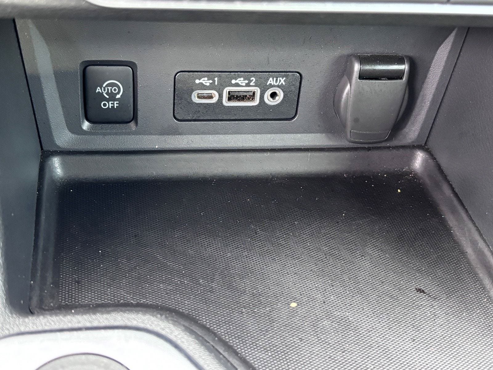 Used 2025 Nissan Sentra SV w/ All-Weather Package FWD image 31