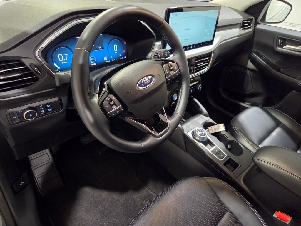 Used 2025 Ford Escape Platinum image 5