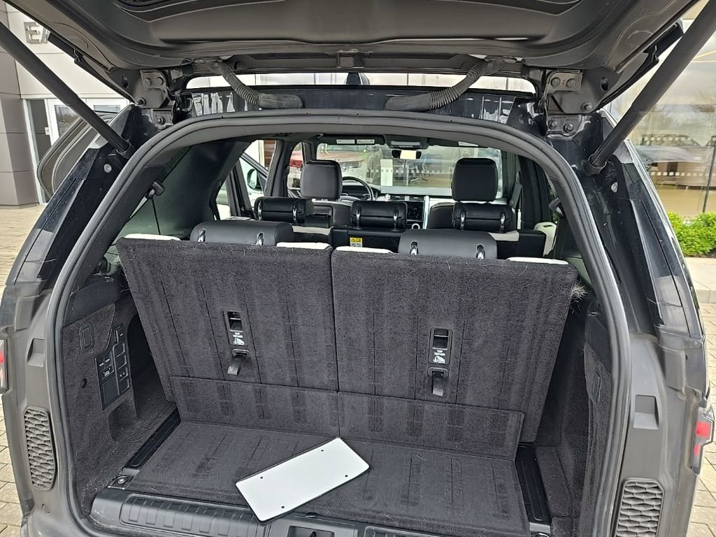 Used 2023 Land Rover Discovery S R-Dynamic image 18