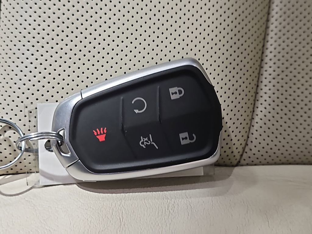 Certified 2021 Cadillac XT6 Premium Luxury w/ LPO, ONYX Package image 41