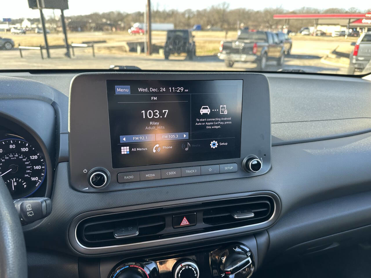 Used 2023 Hyundai Kona SE image 13