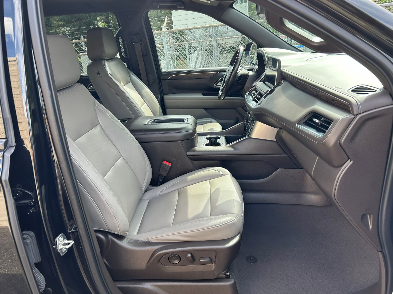 Used 2021 Chevrolet Suburban Z71 w/ Z71 Off-Road Package image 17