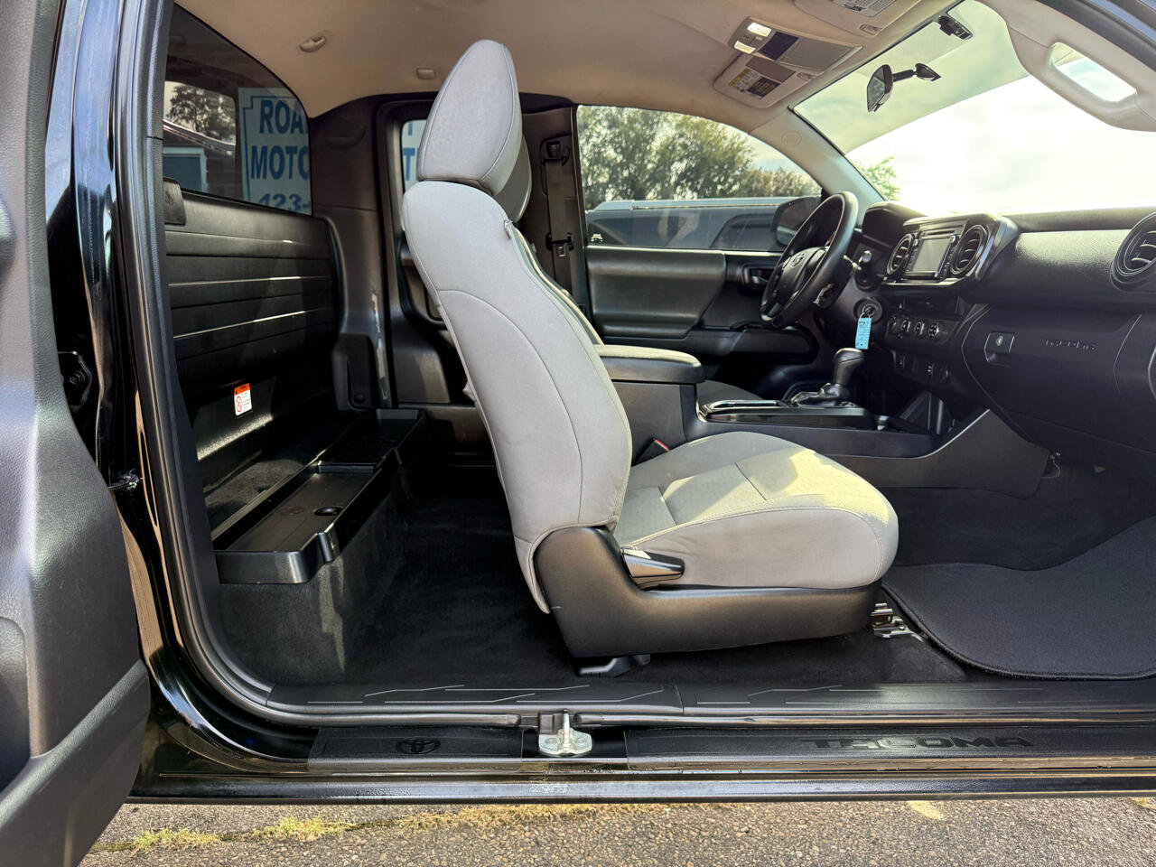 Used 2017 Toyota Tacoma SR image 24