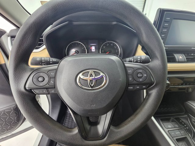 Used 2021 Toyota RAV4 XLE w/ Convenience Package image 10
