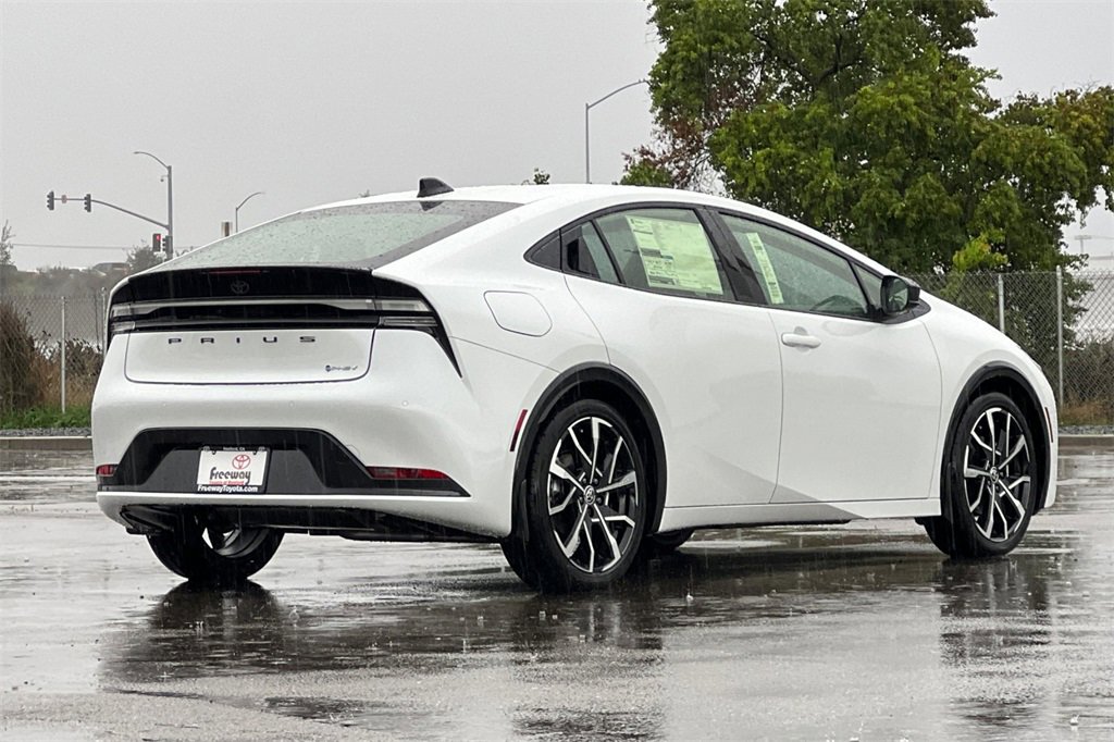New 2026 Toyota Prius Plug-In Hybrid image 4