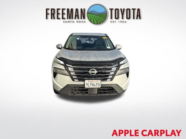 Used 2024 Nissan Rogue SV image 3