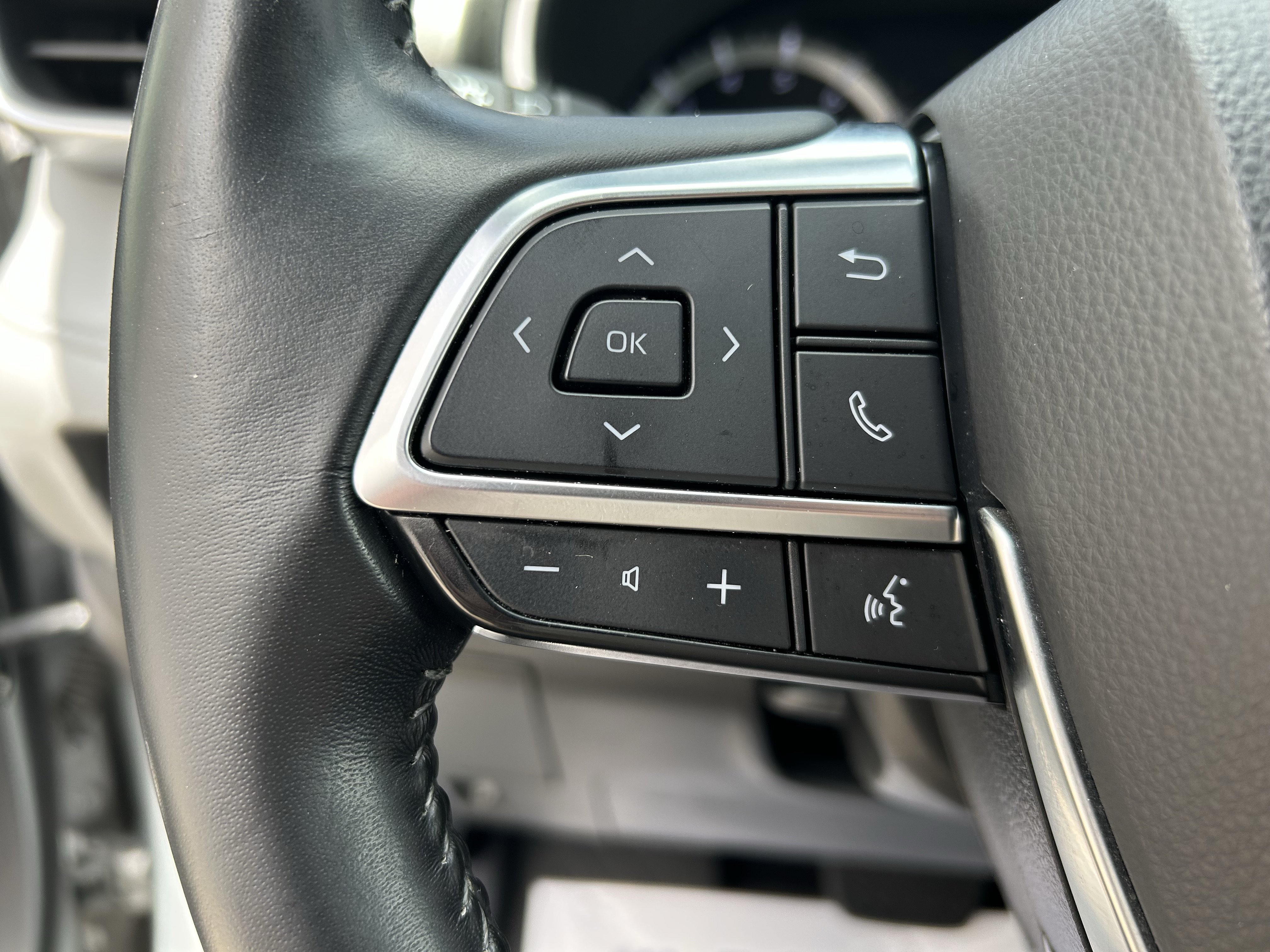 Certified 2020 Toyota Highlander XLE AWD/4WD image 26