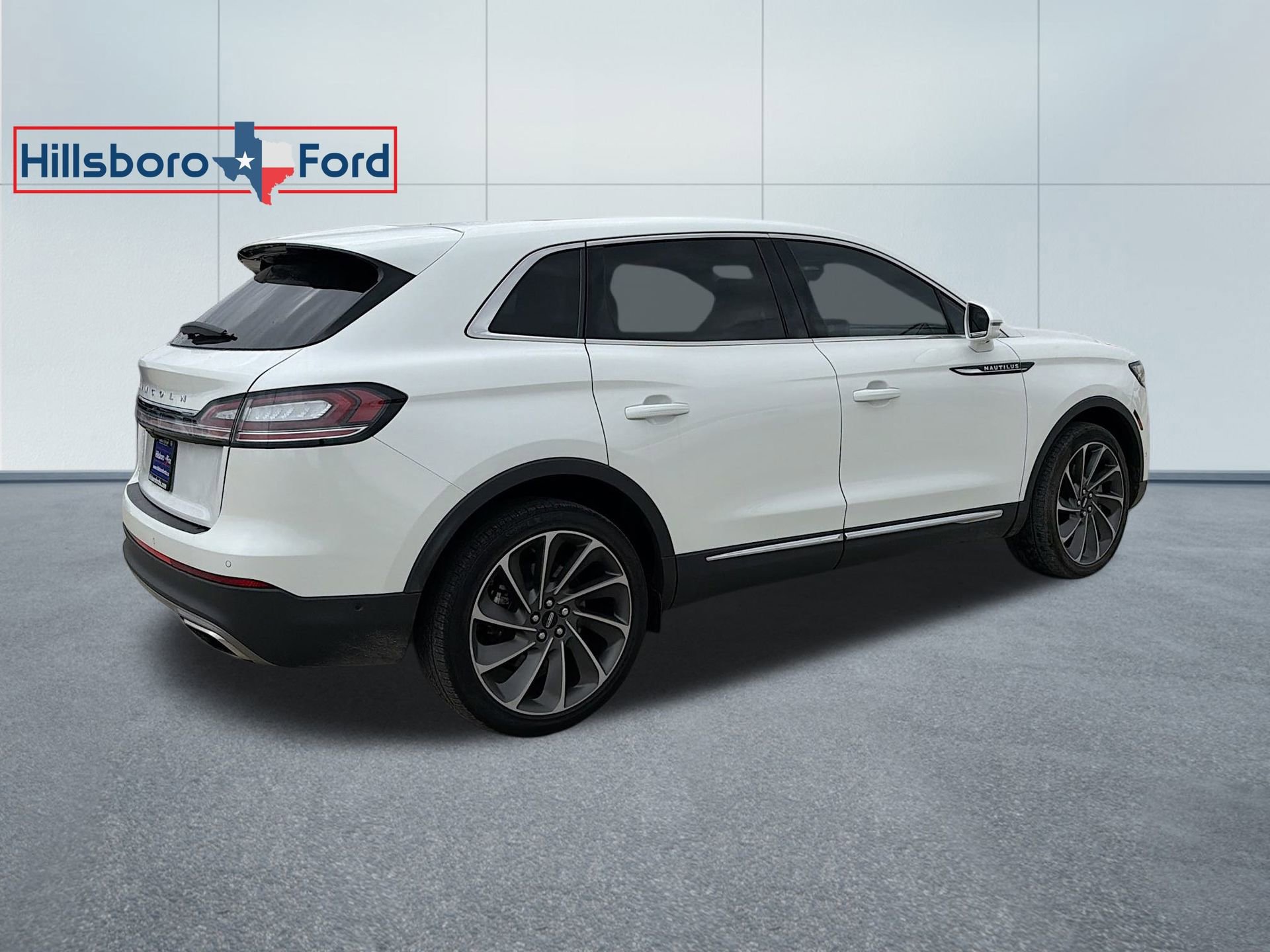 Used 2023 Lincoln Nautilus Reserve w/ Equipment Group 202A image 7