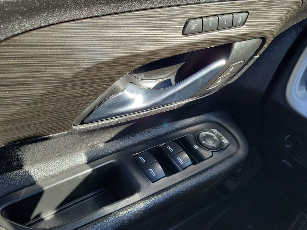 Used 2021 GMC Terrain SLT image 16