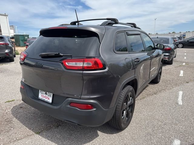 Used 2017 Jeep Cherokee Sport image 4