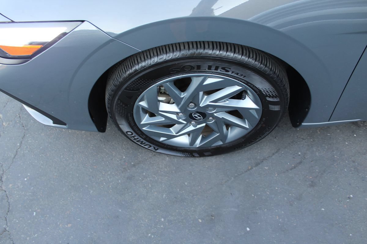 Used 2024 Hyundai Elantra SEL FWD image 11