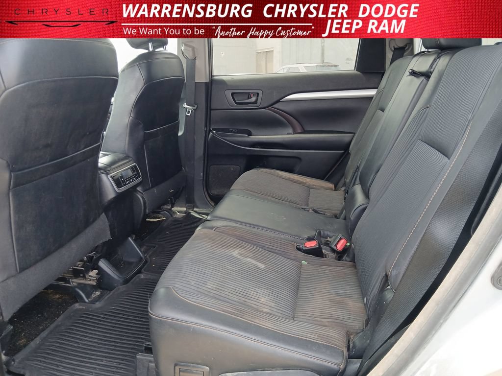 Used 2016 Toyota Highlander Plus AWD/4WD image 11