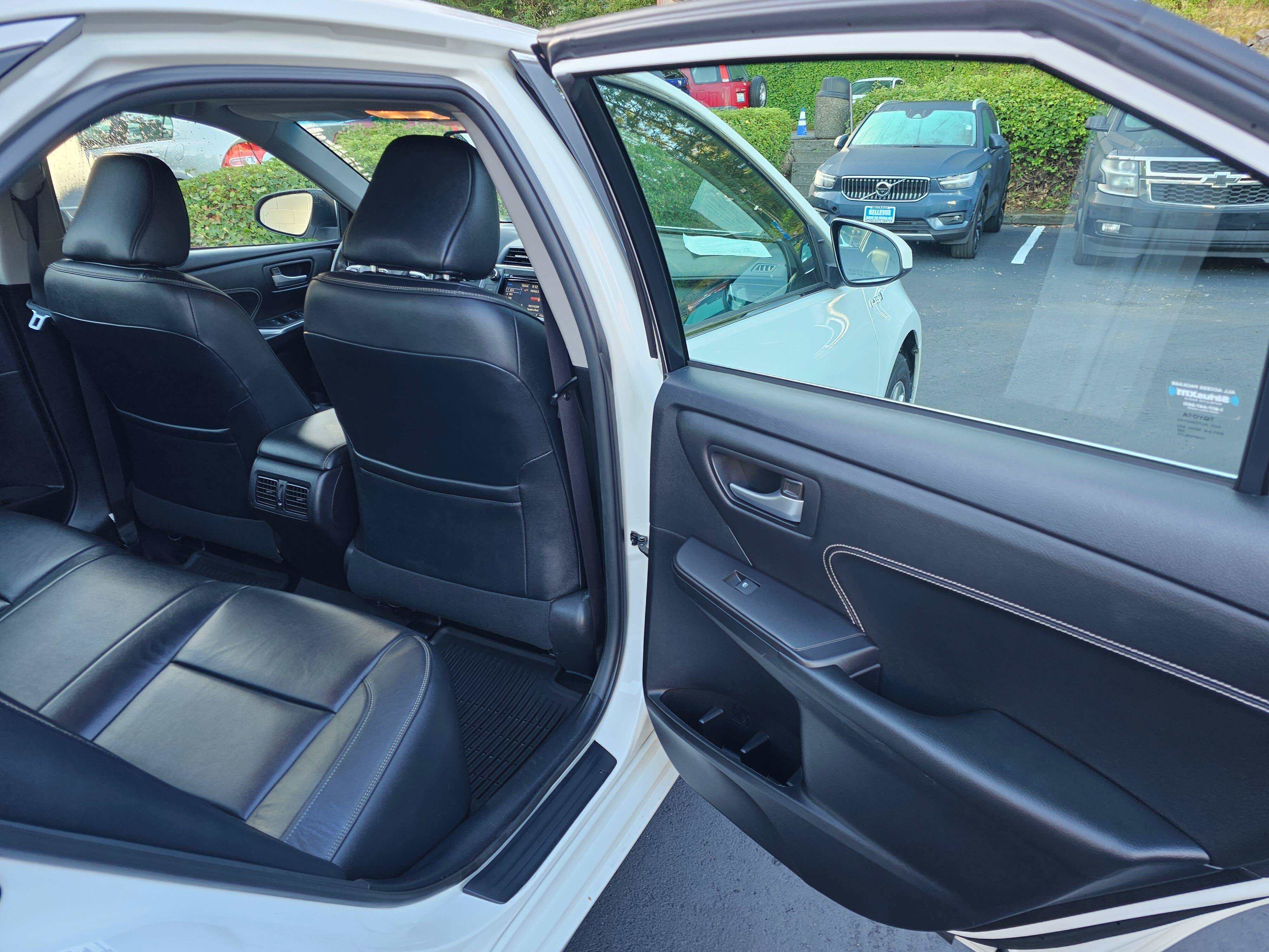 Used 2015 Toyota Camry XLE w/ Moonroof Package FWD image 15
