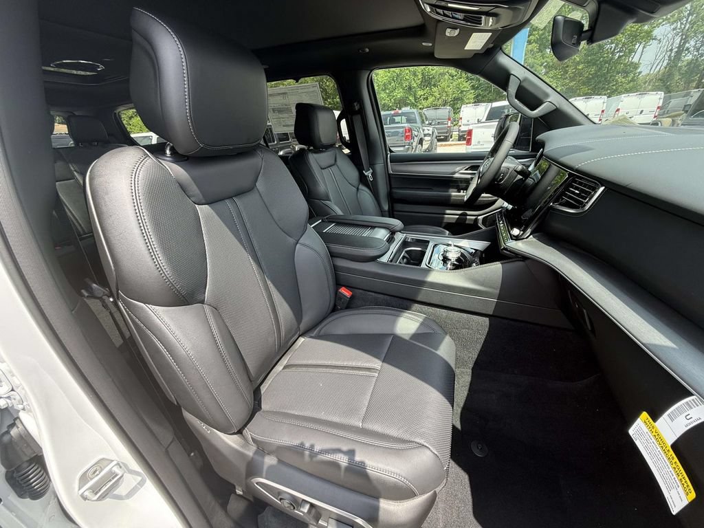 New 2026 Jeep Grand Wagoneer Limited AWD/4WD image 25
