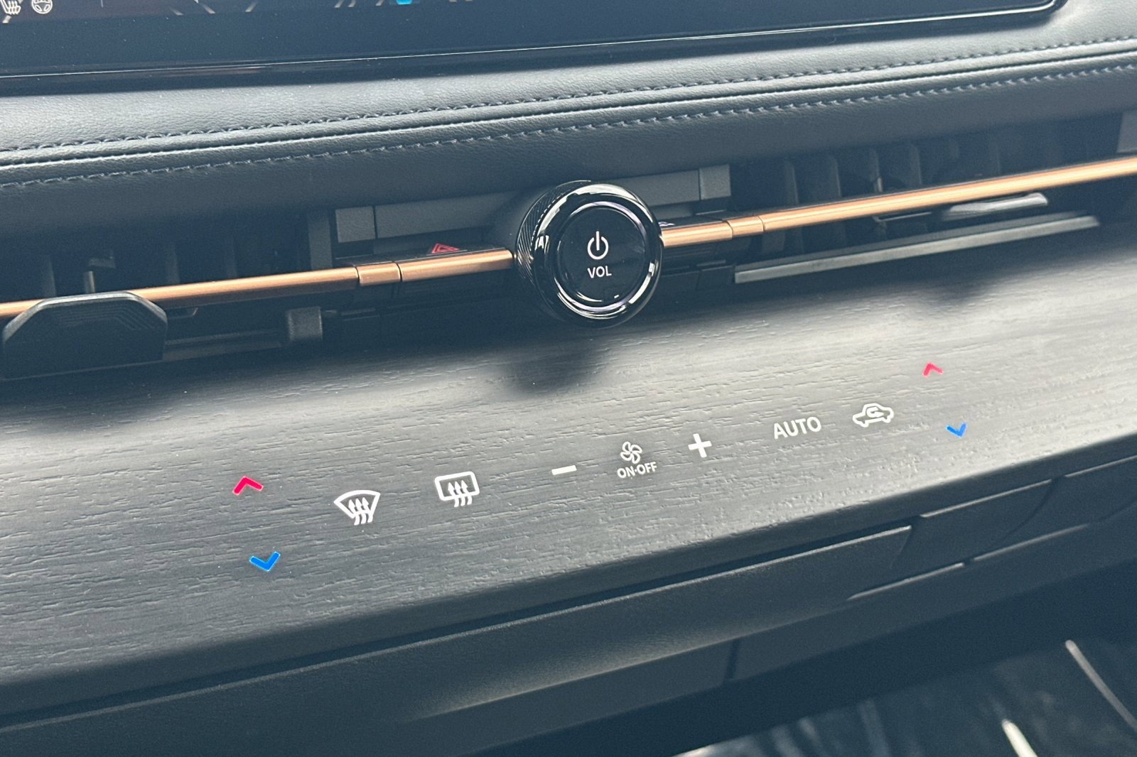 Certified 2024 Nissan Ariya AWD image 24