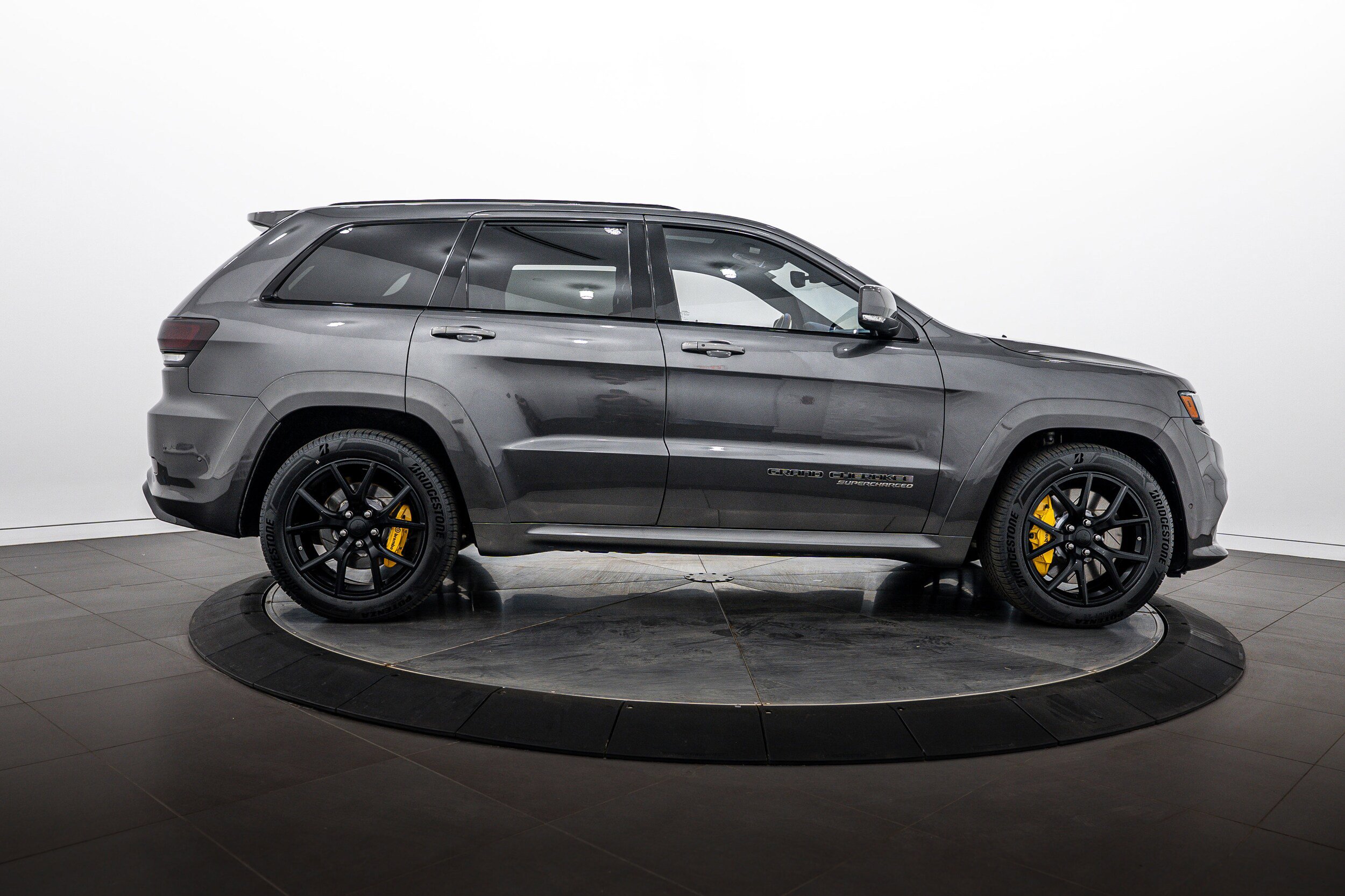 Used 2018 Jeep Grand Cherokee Trackhawk AWD/4WD image 3