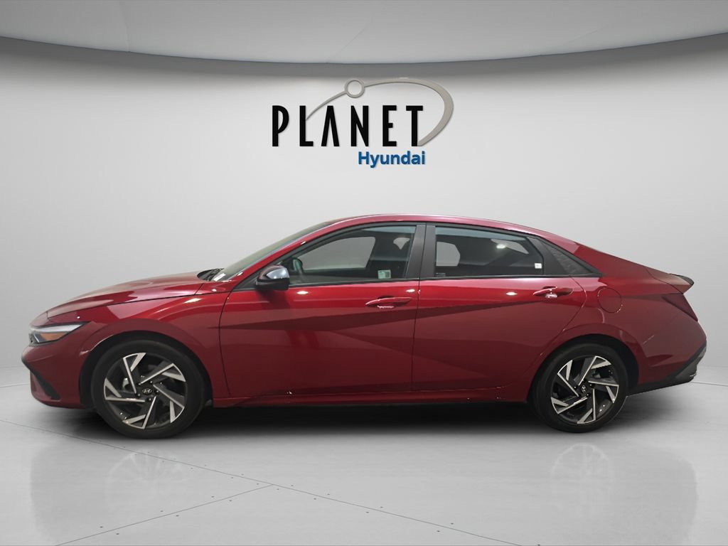 Certified 2025 Hyundai Elantra Sport FWD image 3