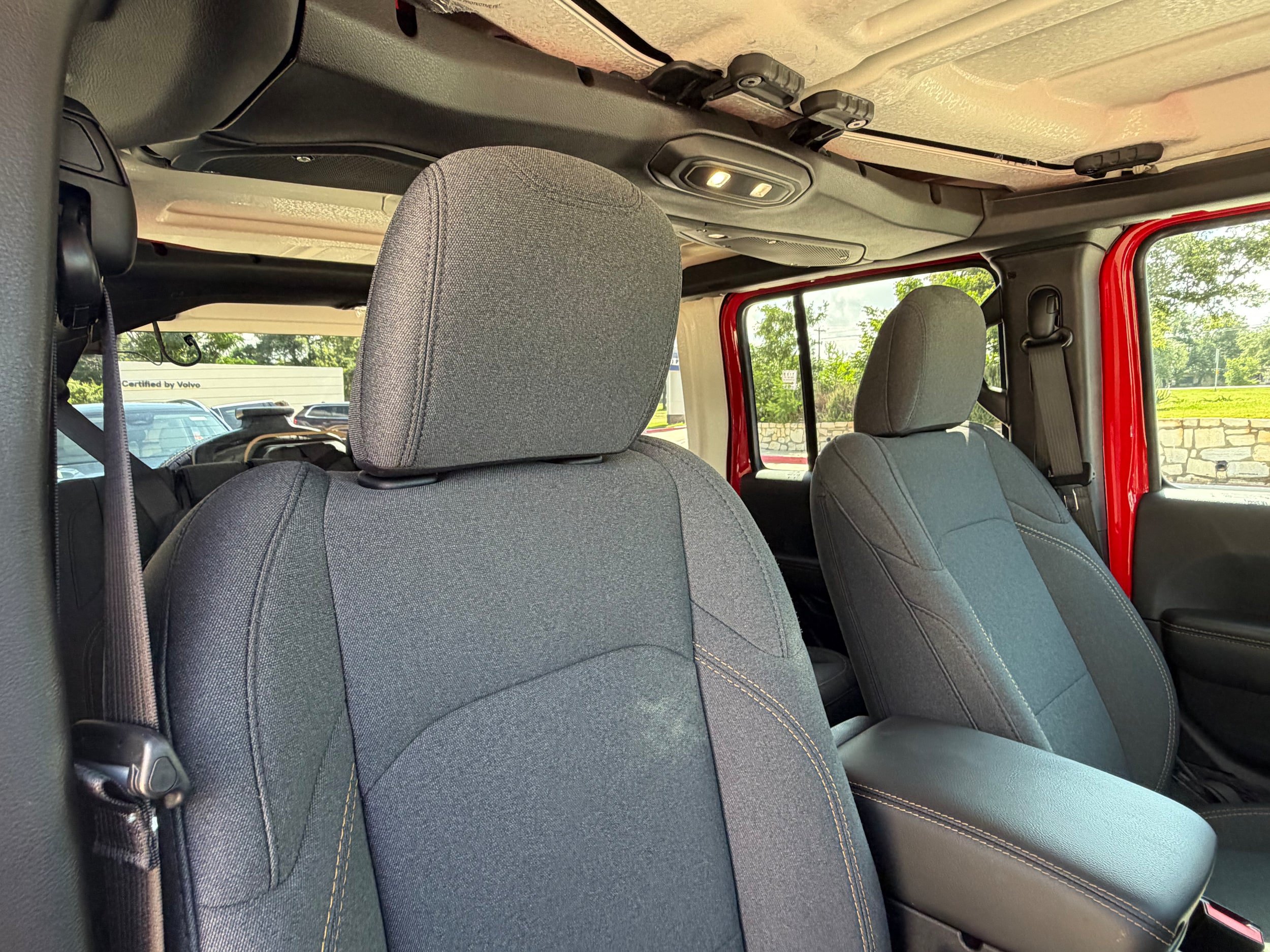 Used 2025 Jeep Wrangler Unlimited Sahara AWD/4WD image 13