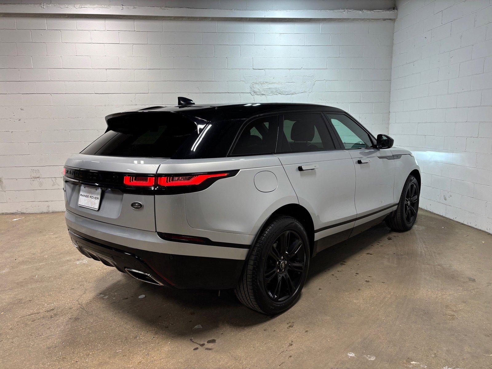 Used 2023 Land Rover Range Rover Velar R-Dynamic S AWD/4WD image 6