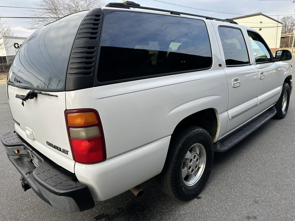 Used 2002 Chevrolet Suburban LT image 3
