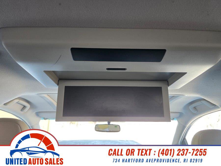 Used 2013 Toyota Sienna XLE w/ Entertainment Pkg image 19