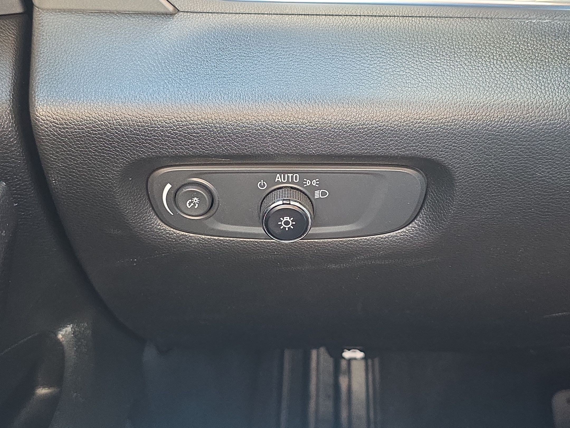 Used 2022 Chevrolet Traverse LT AWD/4WD image 18