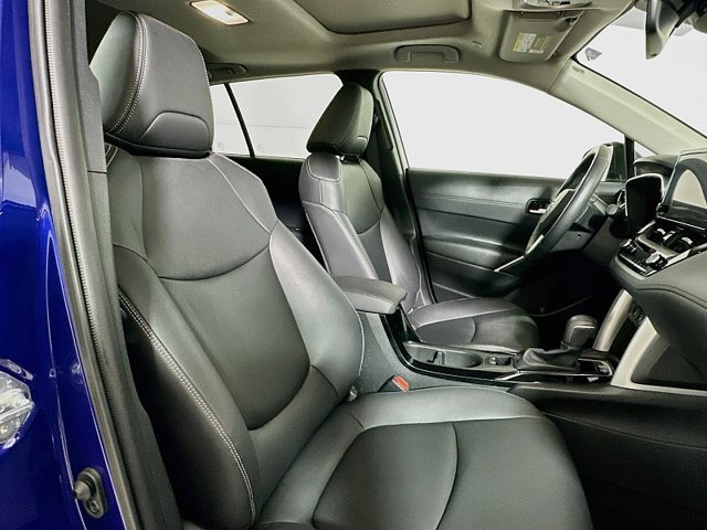 Used 2023 Toyota Corolla Cross XLE w/ Convenience Package AWD/4WD image 29