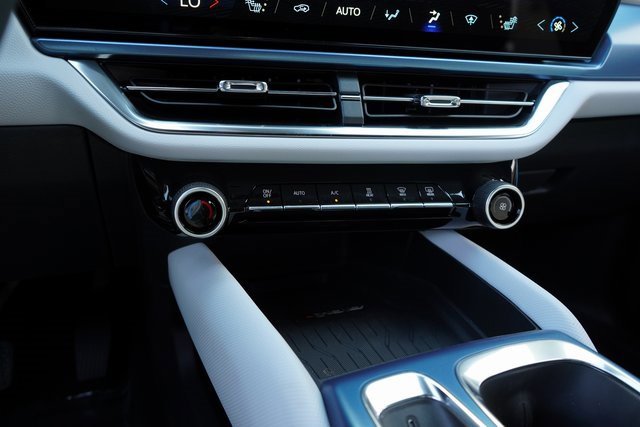 New 2025 Chevrolet Equinox EV LT image 18