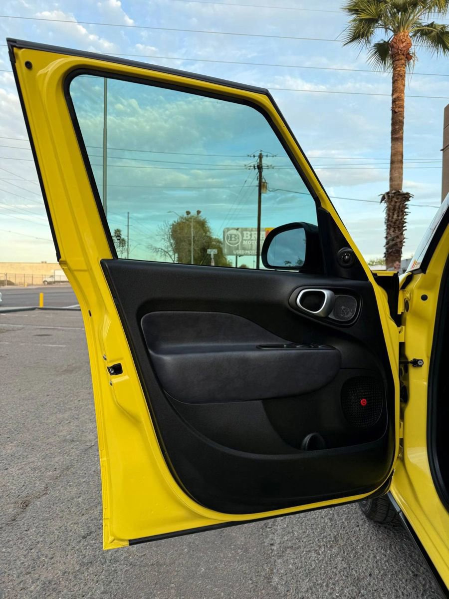 Used 2017 FIAT 500L Trekking w/ Urbana Appearance Package image 12